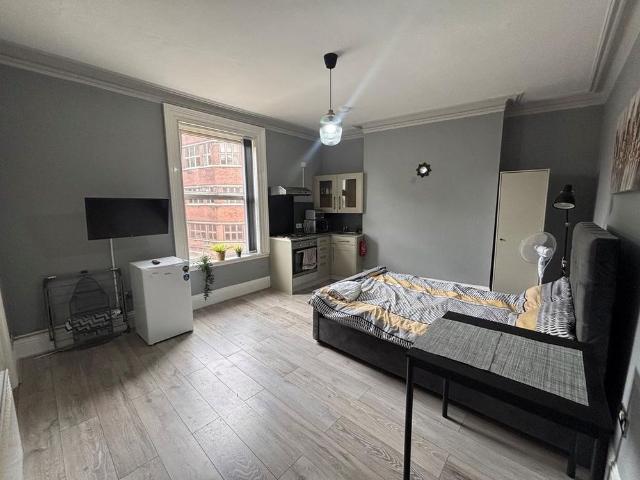 Studio for rent in West Midlands