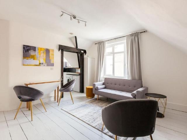 Studio for rent in London Borough of Lambeth, Greater London