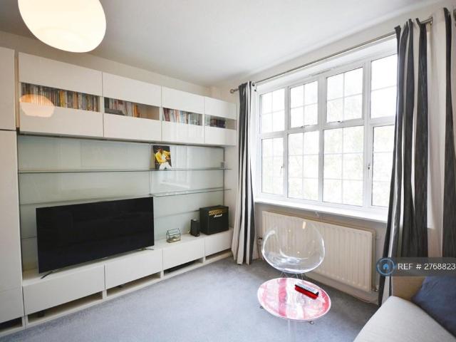 Flat for rent in Kensington, Greater London