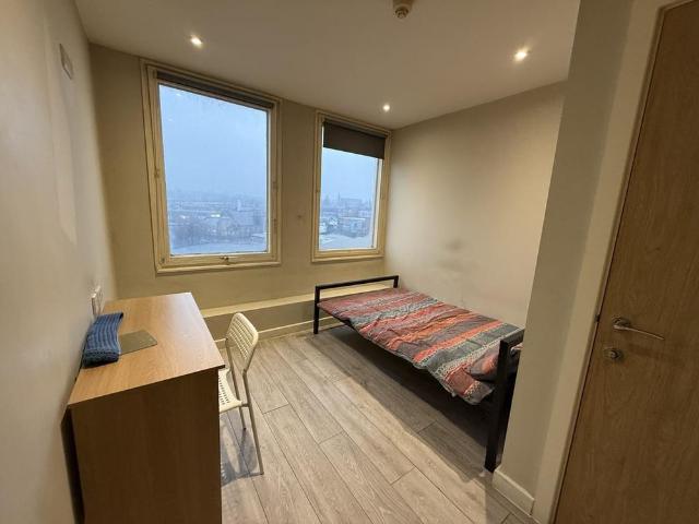 Studio for rent in West Yorkshire