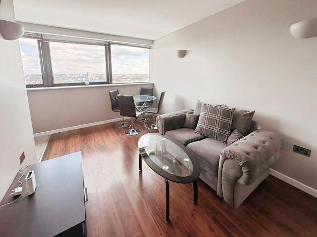 Studio for rent in Row Town, Surrey