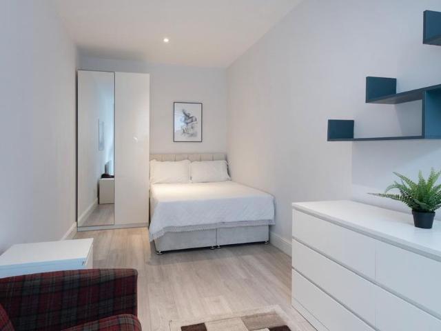 Studio for rent in South Hampstead, Greater London
