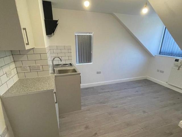 Studio for rent in Totteridge, Cressex