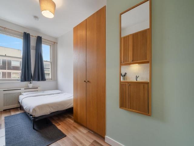 Apartment for rent in West Kensington, Greater London