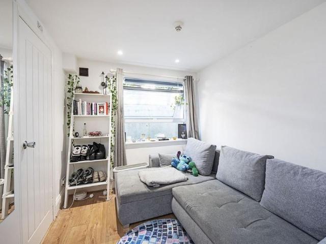 Studio for rent in Shacklewell, Greater London