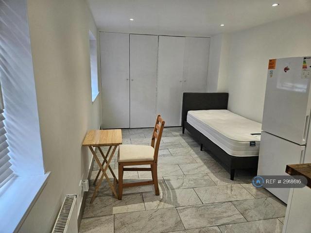 Flat for rent in Colindale, Greater London