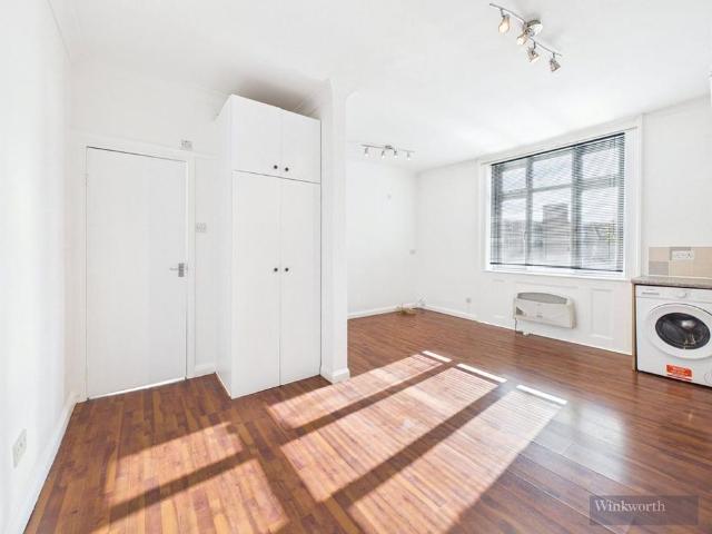 Studio for rent in Tolworth, Greater London