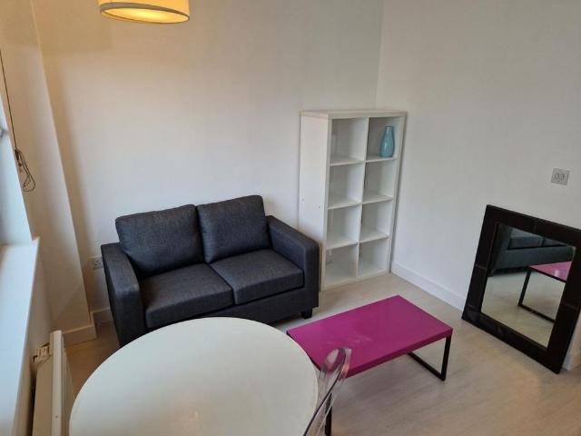 Studio for rent in Holbeck, West Yorkshire