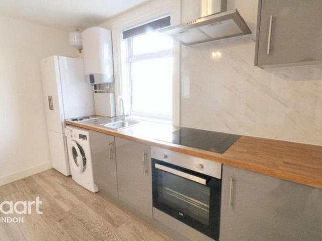Studio for rent in Rodbourne, Swindon