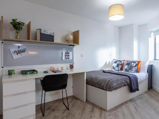 Flat for rent in Falcon Lodge, Wales