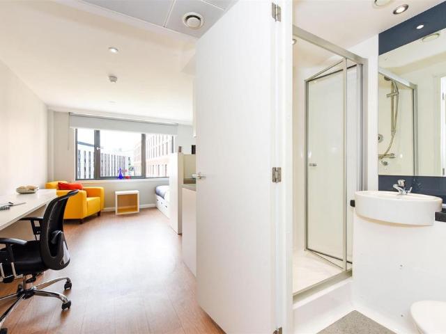 Flat for rent in Calton, Scotland