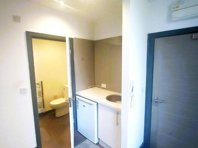 Studio for rent in Burnedge, Greater Manchester