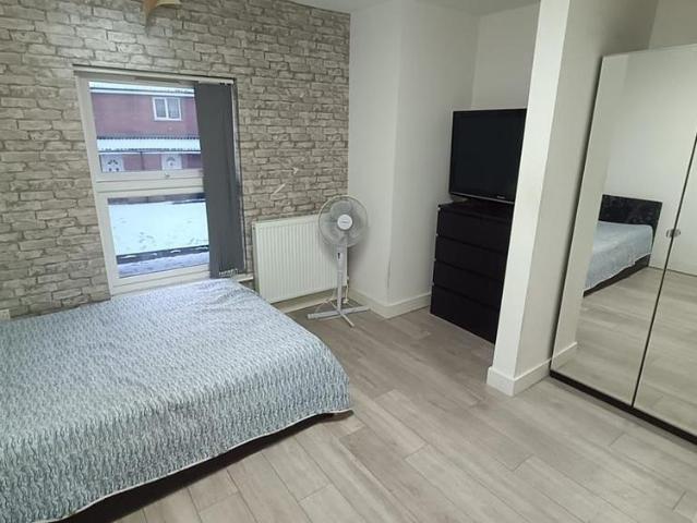 Studio for rent in Spring Park, Luton