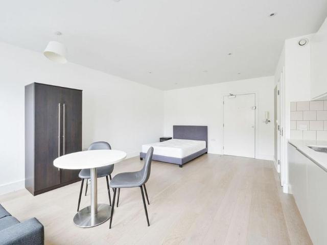 Studio for rent in Horn Park, Greater London