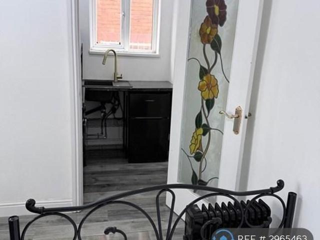 Studio for rent in Levenshulme, Manchester