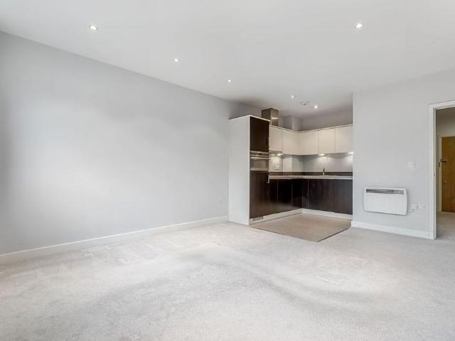 Studio for rent in Fole, Surrey