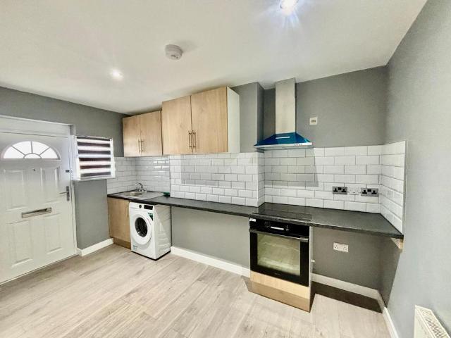 Flat for rent in Lane, Greater London