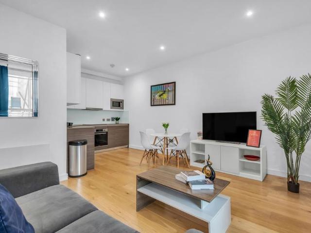 Studio for rent in London Borough of Hounslow, Greater London