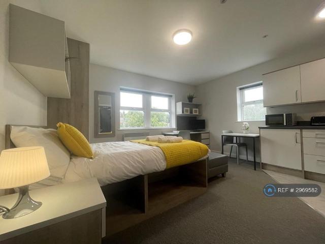 Flat for rent in Dalton, Almondbury