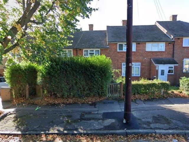 Studio for rent in Harold Hill, Greater London