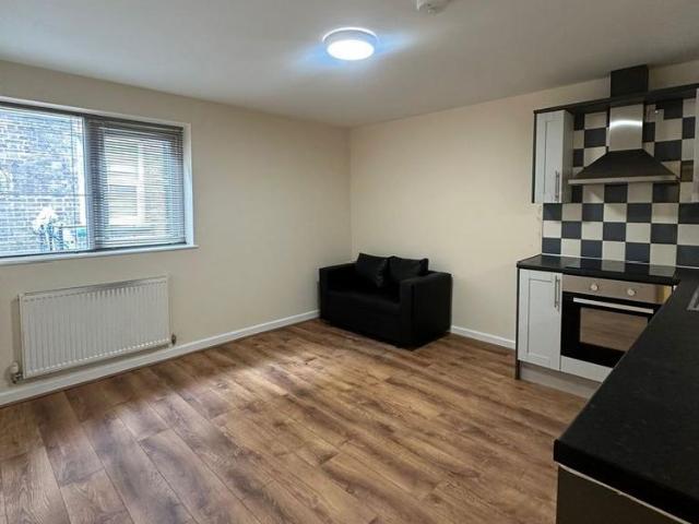 Studio for rent in Spring Park, Luton