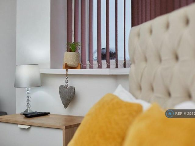 Studio for rent in Fartown Green, Kirklees