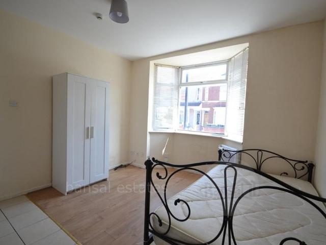 Studio for rent in Lower Stoke, Coventry