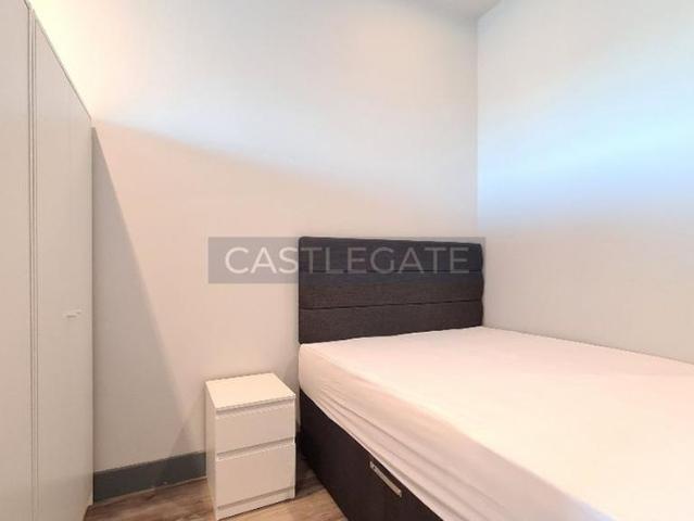 Studio for rent in Highfields, Huddersfield