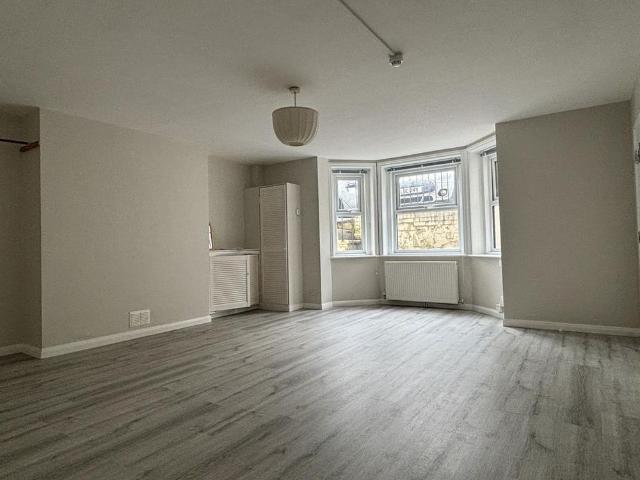 Studio for rent in St James, Sandown Park