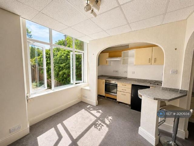 Studio for rent in Rodbourne, Swindon