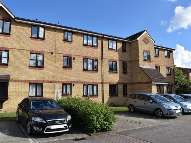Flat for rent in Lower Feltham, Greater London