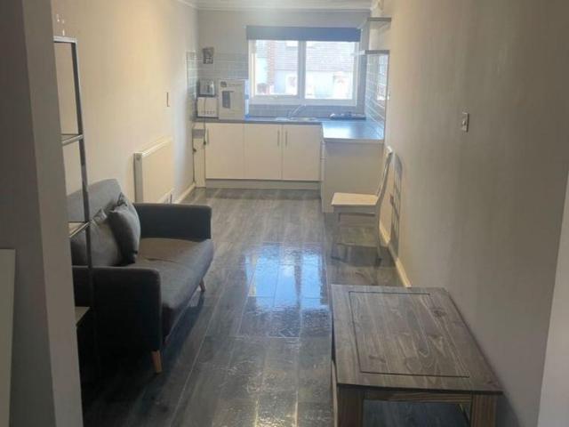 Studio for rent in St Ann's, Haddon