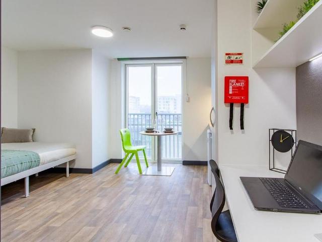 Studio for rent in West Hoe, Mount Wise