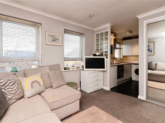 Studio for rent in Queens Park, Billericay