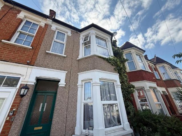 Flat for rent in Wealdstone, Greater London