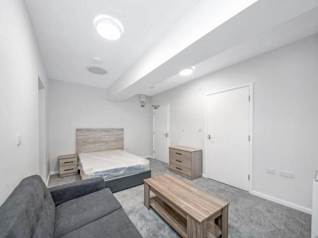 Studio for rent in Highfields, Huddersfield