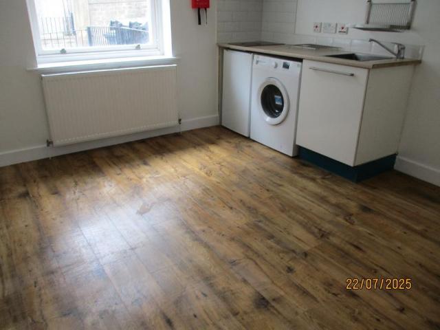 Studio for rent in Highfields, Huddersfield