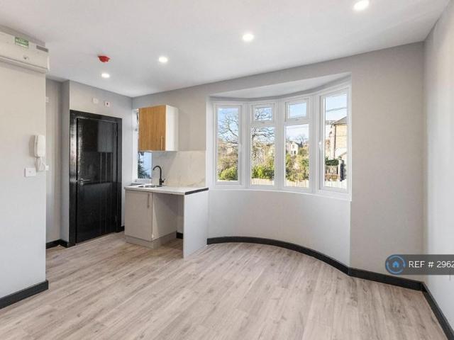 Studio for rent in London Borough of Lewisham, Lower Sydenham