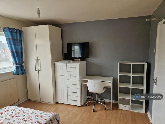 Studio for rent in Chadsmoor, Staffordshire