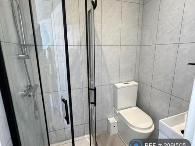 Room for rent in Red Hill, Surrey