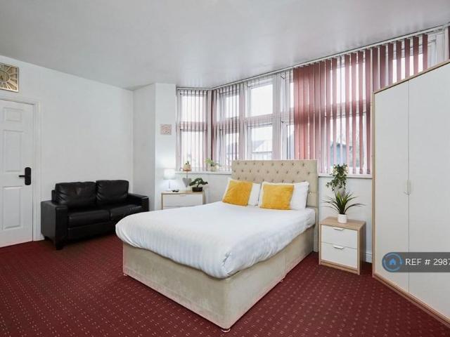 Studio for rent in Sheepridge, Huddersfield
