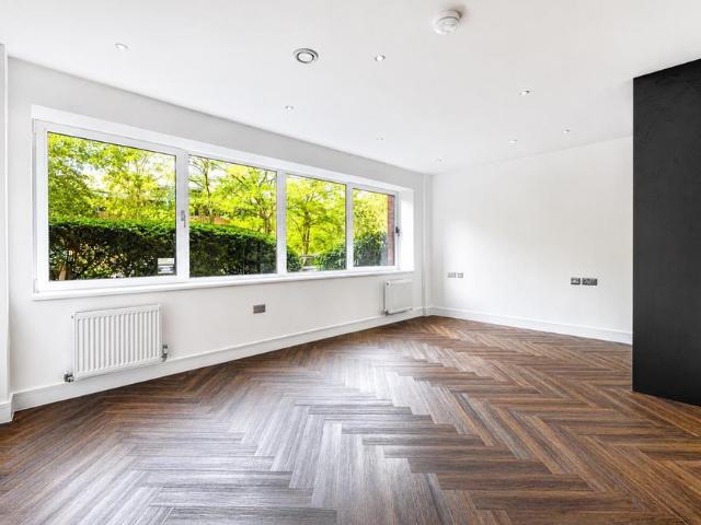 Studio for rent in Fleet, Hart