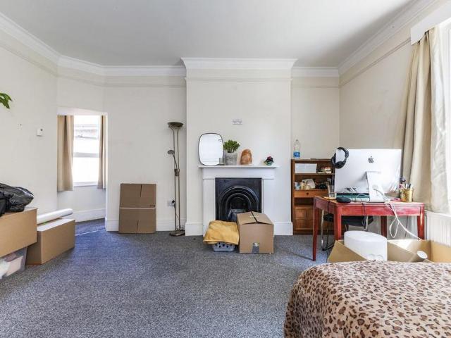Studio for rent in Carshalton Beeches, Greater London