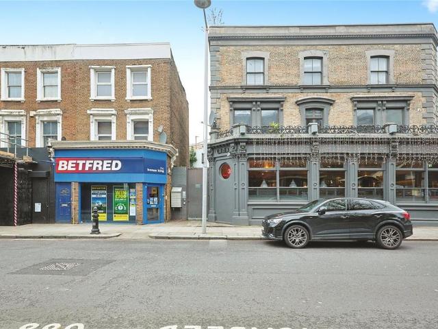 Flat for rent in North Kensington, Greater London