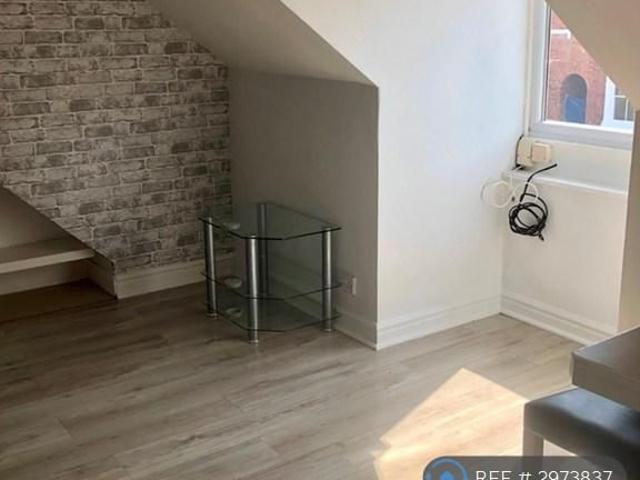 Studio for rent in Rodbourne, Swindon