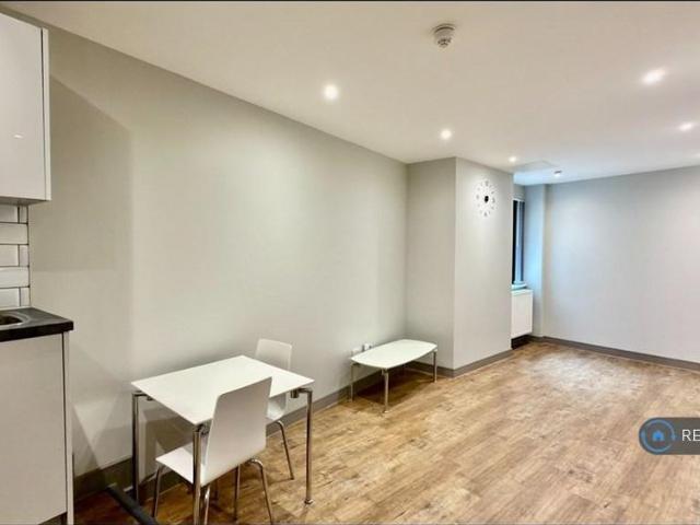 Studio for rent in Ringlestone, Midway