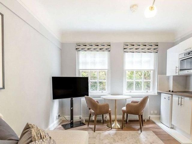 Studio for rent in Brompton, Greater London