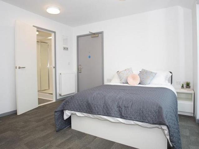 Studio for rent in Durham