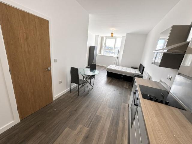 Studio for rent in Heaton Royds, Bradford