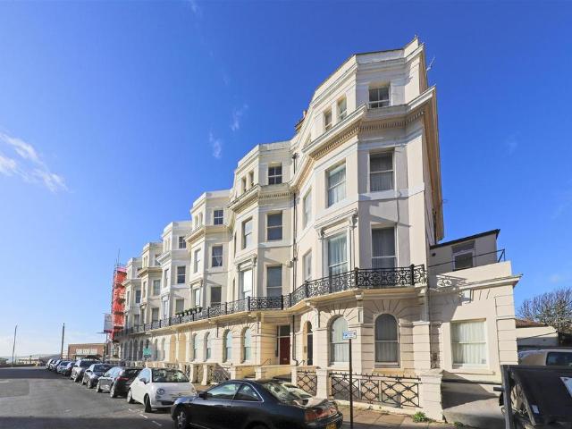 Flat for rent in Aldrington